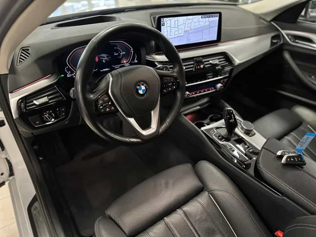 BMW 5 Series 530d xDrive HUD/Park&DriveAss/SportLederSitze 08/2020-photo-12