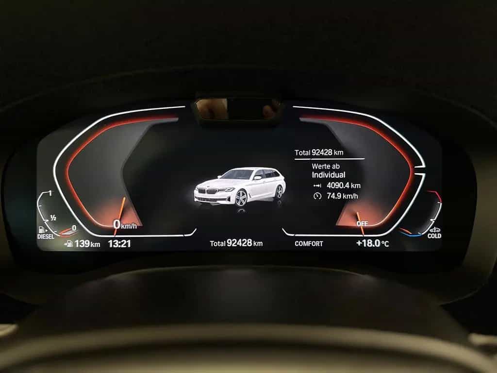 BMW 5 Series 530d xDrive HUD/Park&DriveAss/SportLederSitze 08/2020-photo-15