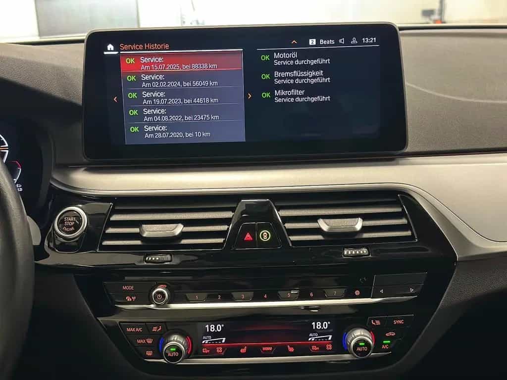BMW 5 Series 530d xDrive HUD/Park&DriveAss/SportLederSitze 08/2020-photo-18