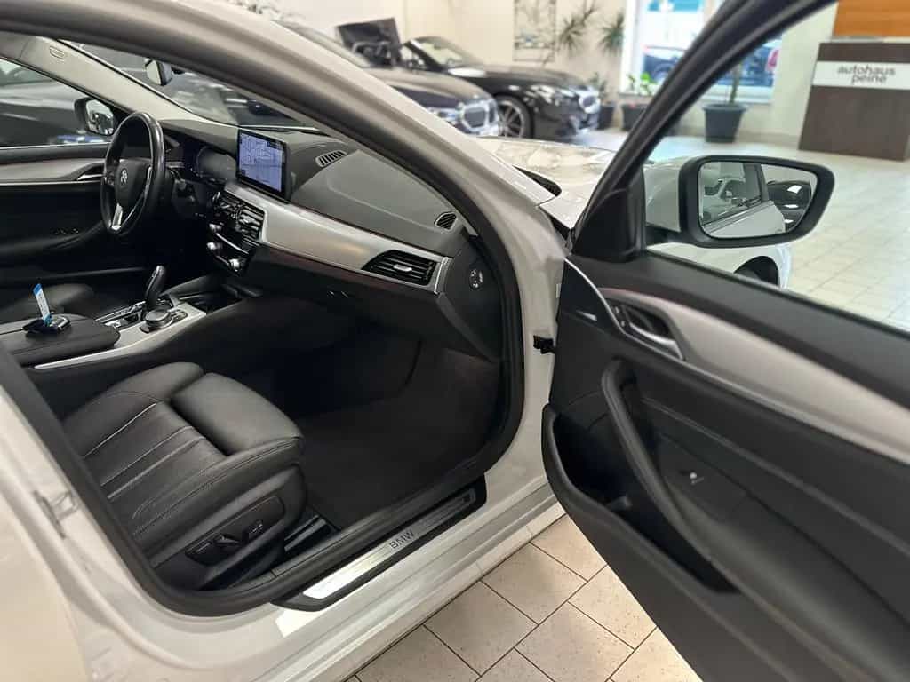 BMW 5 Series 530d xDrive HUD/Park&DriveAss/SportLederSitze 08/2020-photo-22