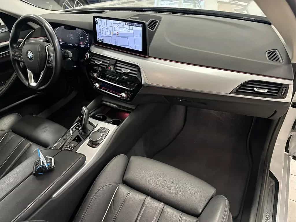 BMW 5 Series 530d xDrive HUD/Park&DriveAss/SportLederSitze 08/2020-photo-23