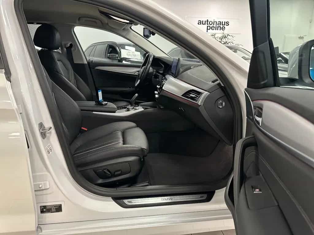 BMW 5 Series 530d xDrive HUD/Park&DriveAss/SportLederSitze 08/2020-photo-24