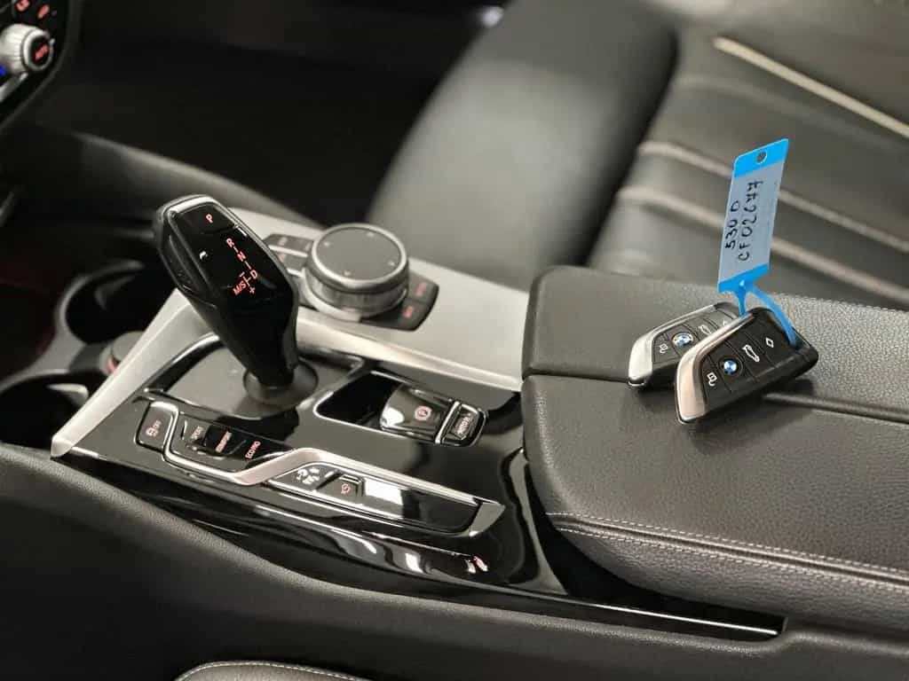 BMW 5 Series 530d xDrive HUD/Park&DriveAss/SportLederSitze 08/2020-photo-27