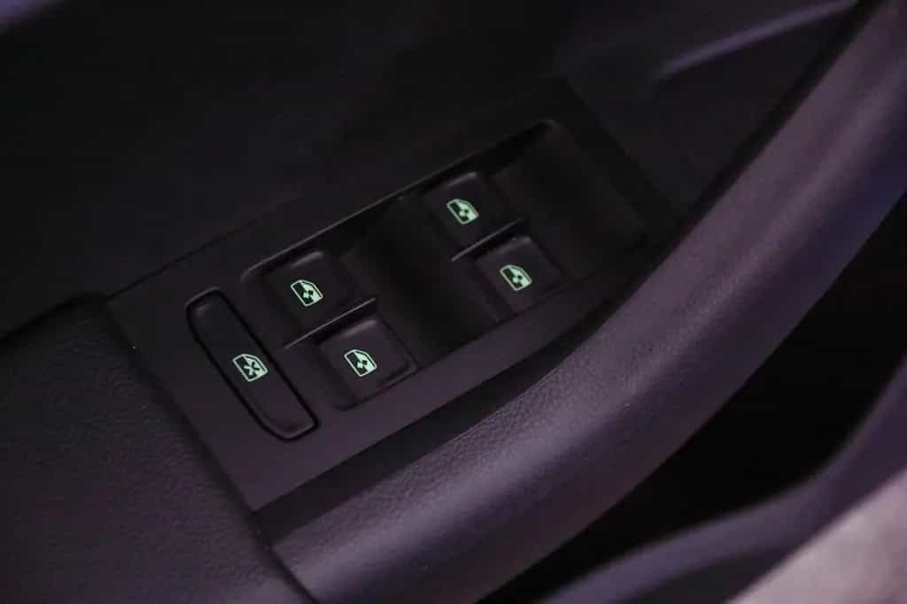 Skoda Octavia Combi *1.Hand*Navi*Park ass.*AHK* 12/2020-photo-17