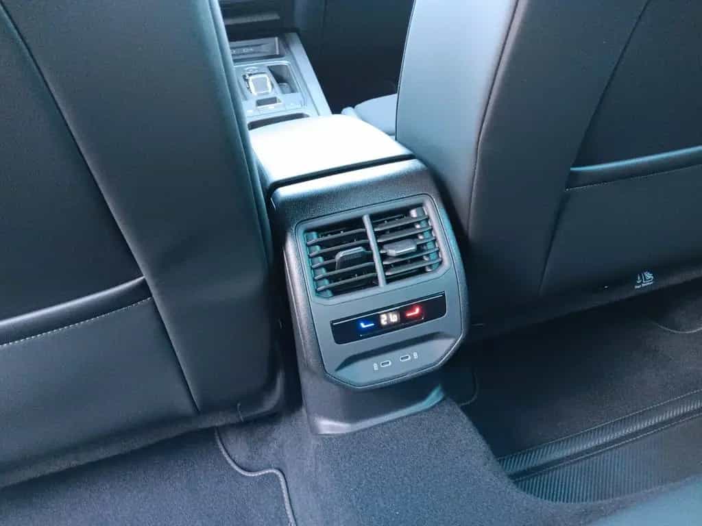 Cupra Leon Sportstourer VZ 4Drive AHZV Klima Kamera 07/2022-photo-8