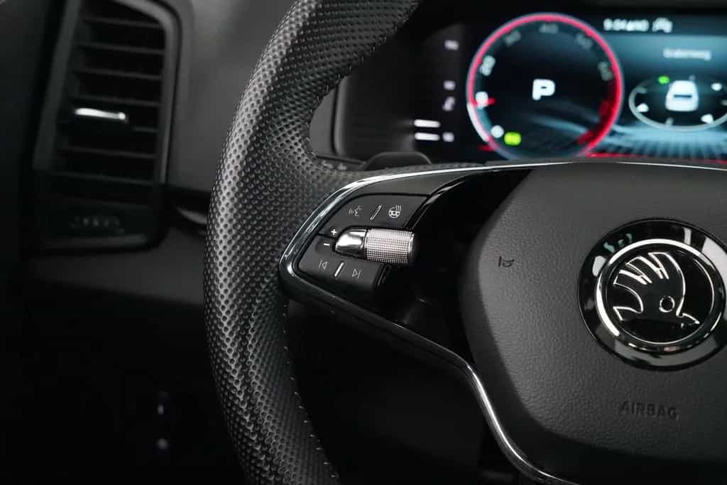 Skoda Karoq SPORTLINE 1.5TSI DSG 1.HAND MATRIX-LED uvm 09/2023-photo-13