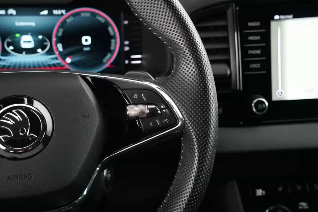 Skoda Karoq SPORTLINE 1.5TSI DSG 1.HAND MATRIX-LED uvm 09/2023-photo-14