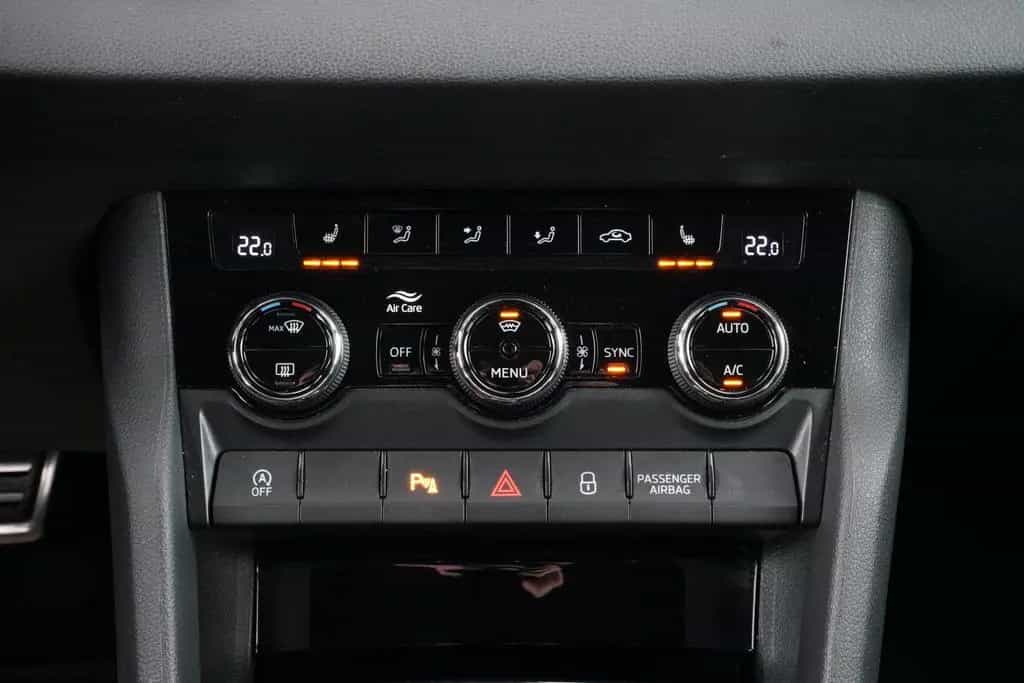 Skoda Karoq SPORTLINE 1.5TSI DSG 1.HAND MATRIX-LED uvm 09/2023-photo-26