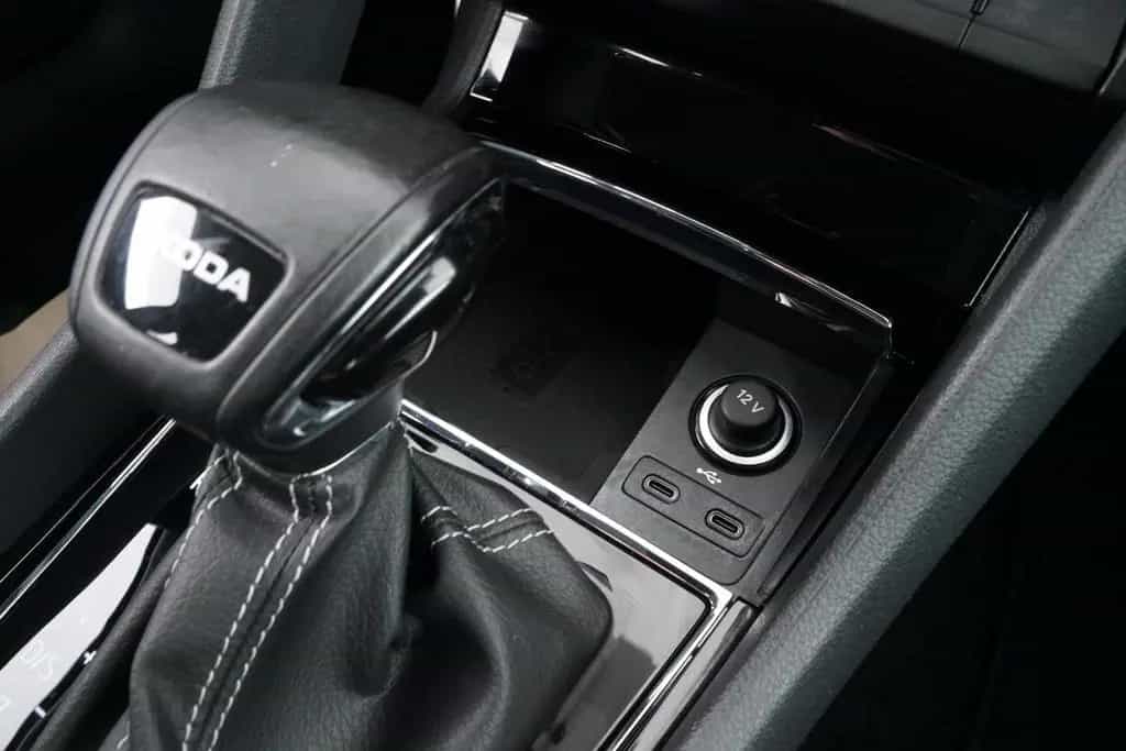 Skoda Karoq SPORTLINE 1.5TSI DSG 1.HAND MATRIX-LED uvm 09/2023-photo-27