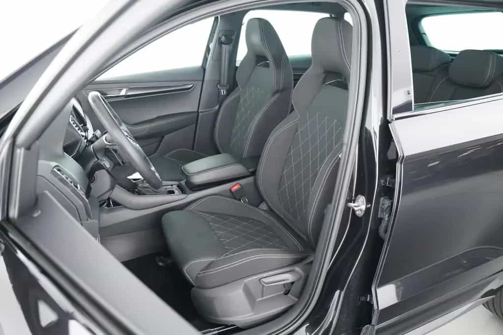 Skoda Karoq SPORTLINE 1.5TSI DSG 1.HAND MATRIX-LED uvm 09/2023-photo-8