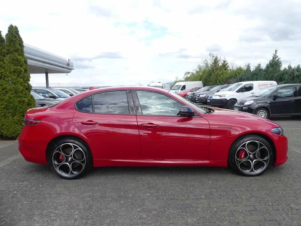 Alfa Romeo Giulia COMPETIZIONE 2.0 TURBO 16V 280 PS AT8 Q4 10/2023-photo-1