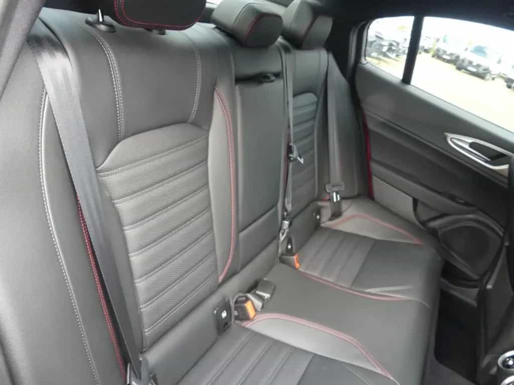 Alfa Romeo Giulia COMPETIZIONE 2.0 TURBO 16V 280 PS AT8 Q4 10/2023-photo-18