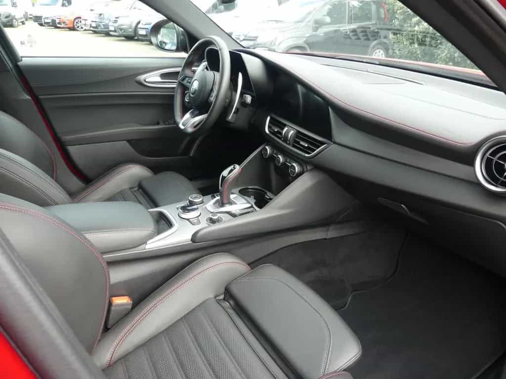 Alfa Romeo Giulia COMPETIZIONE 2.0 TURBO 16V 280 PS AT8 Q4 10/2023-photo-19