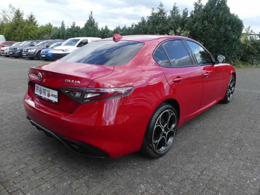 Alfa Romeo Giulia COMPETIZIONE 2.0 TURBO 16V 280 PS AT8 Q4 10/2023-photo-2