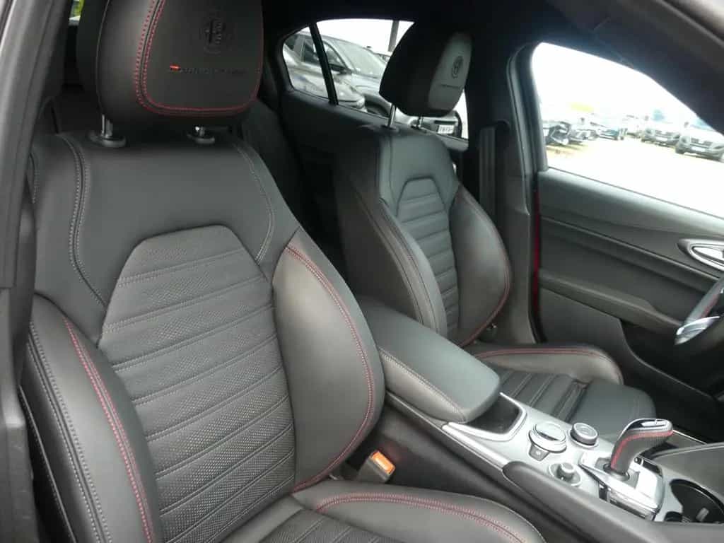 Alfa Romeo Giulia COMPETIZIONE 2.0 TURBO 16V 280 PS AT8 Q4 10/2023-photo-20