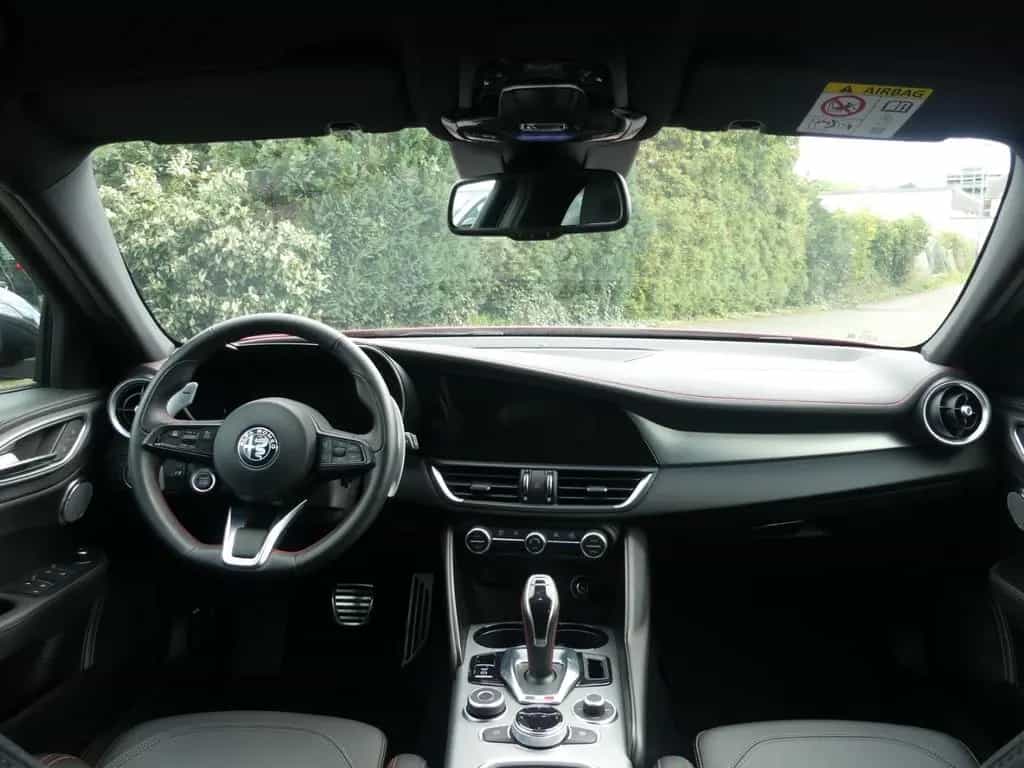 Alfa Romeo Giulia COMPETIZIONE 2.0 TURBO 16V 280 PS AT8 Q4 10/2023-photo-21