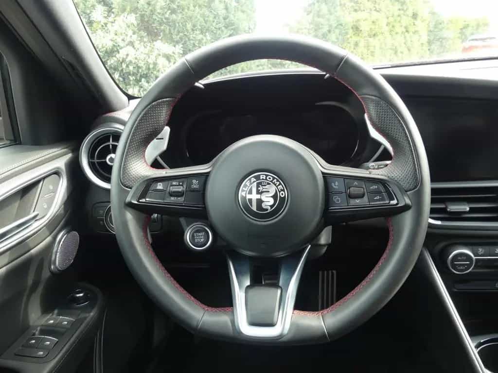 Alfa Romeo Giulia COMPETIZIONE 2.0 TURBO 16V 280 PS AT8 Q4 10/2023-photo-22