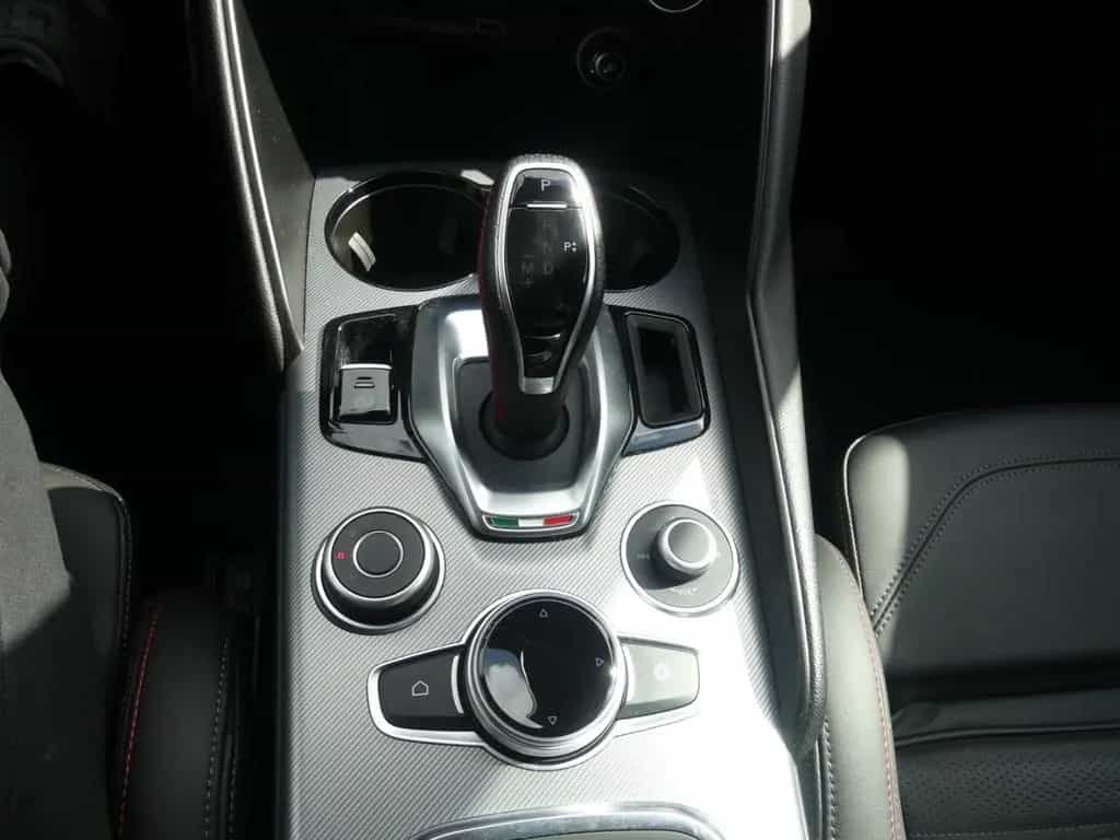 Alfa Romeo Giulia COMPETIZIONE 2.0 TURBO 16V 280 PS AT8 Q4 10/2023-photo-25