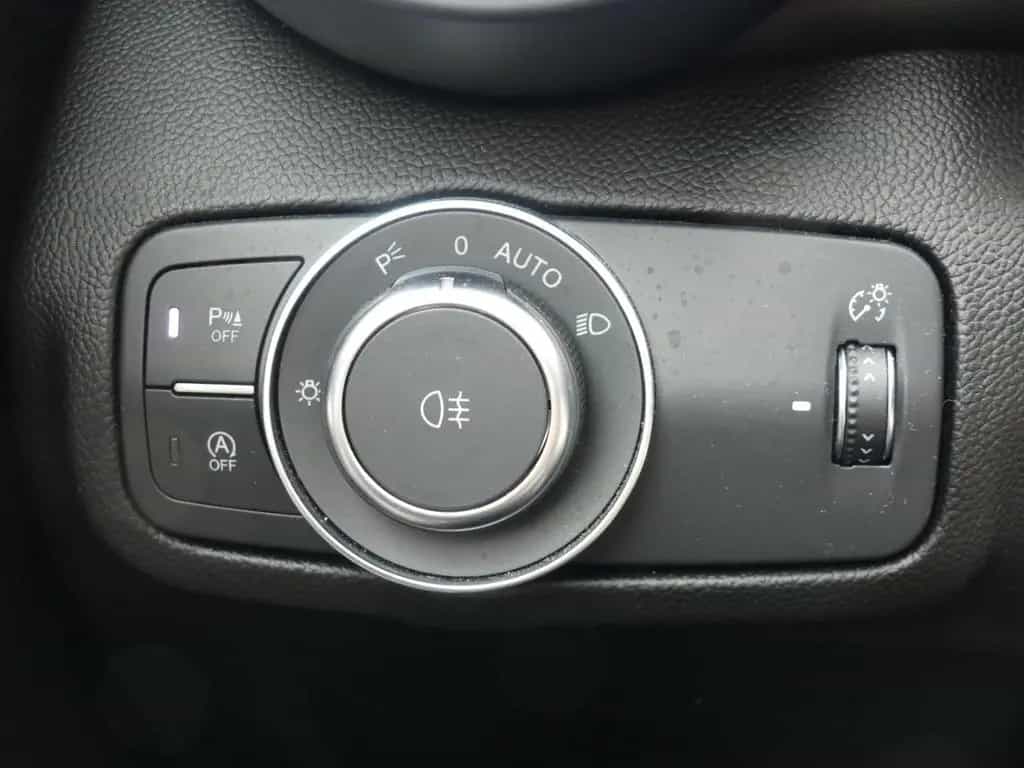Alfa Romeo Giulia COMPETIZIONE 2.0 TURBO 16V 280 PS AT8 Q4 10/2023-photo-28