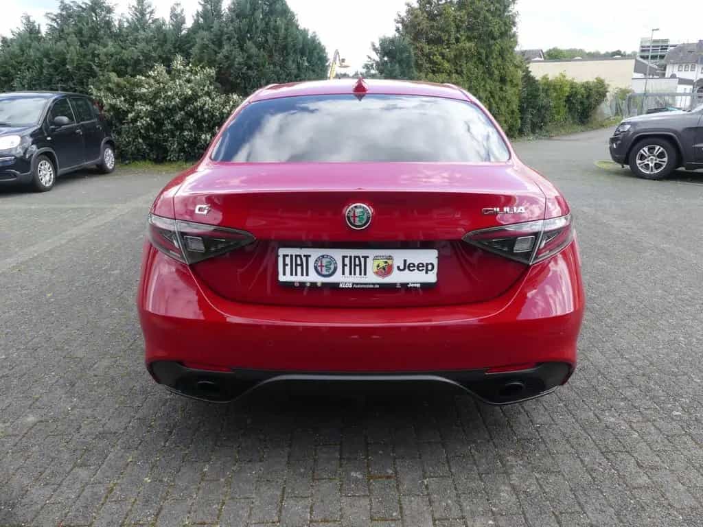Alfa Romeo Giulia COMPETIZIONE 2.0 TURBO 16V 280 PS AT8 Q4 10/2023-photo-3