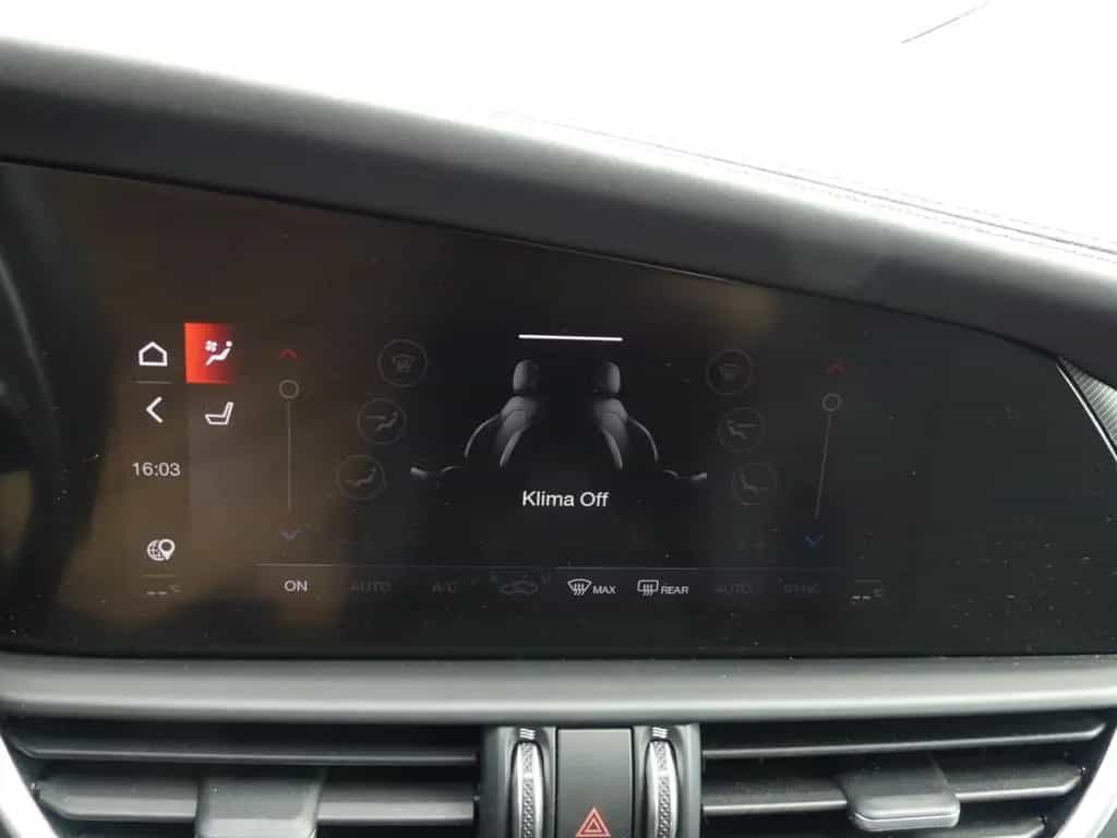 Alfa Romeo Giulia COMPETIZIONE 2.0 TURBO 16V 280 PS AT8 Q4 10/2023-photo-36