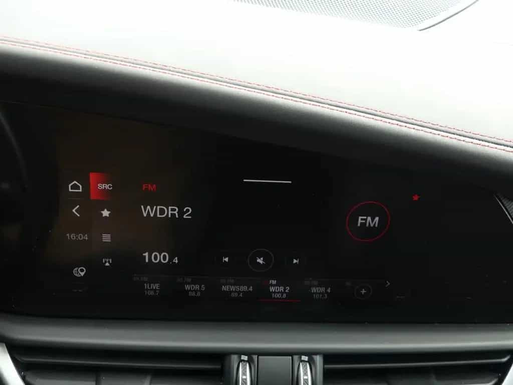 Alfa Romeo Giulia COMPETIZIONE 2.0 TURBO 16V 280 PS AT8 Q4 10/2023-photo-39