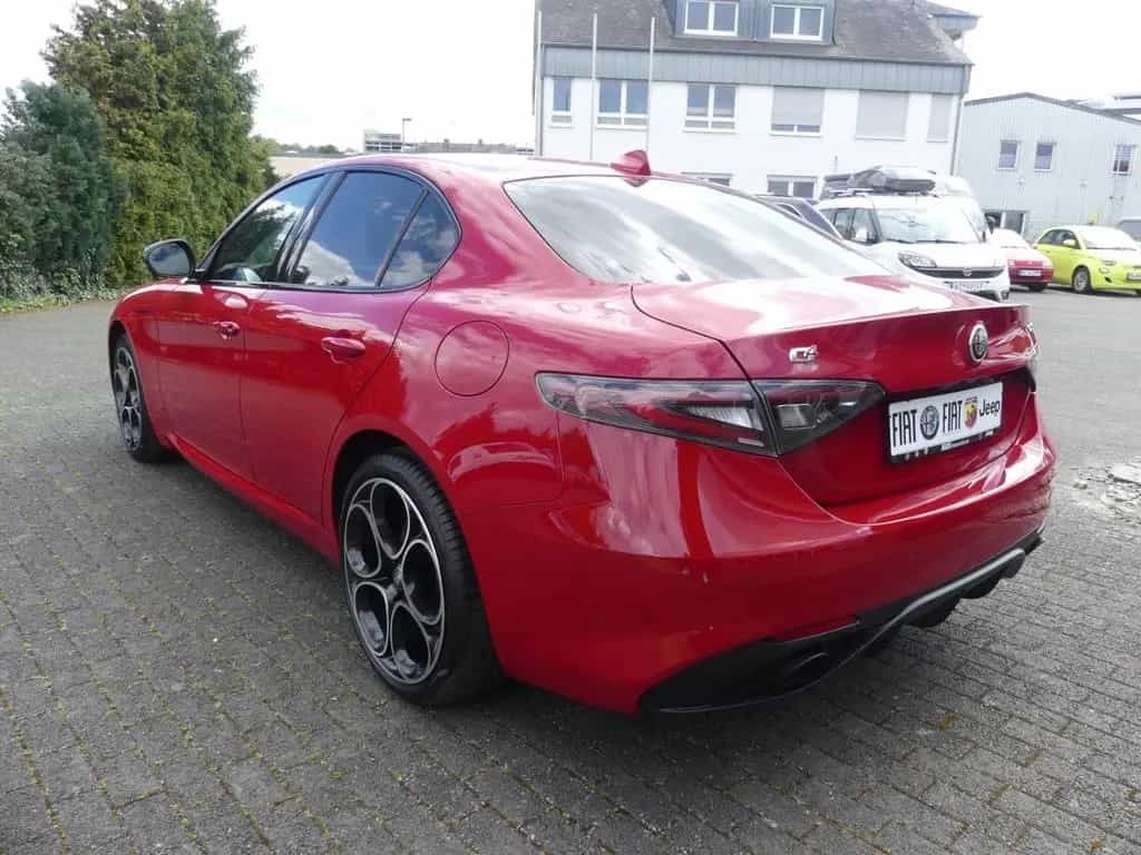 Alfa Romeo Giulia COMPETIZIONE 2.0 TURBO 16V 280 PS AT8 Q4 10/2023-photo-4