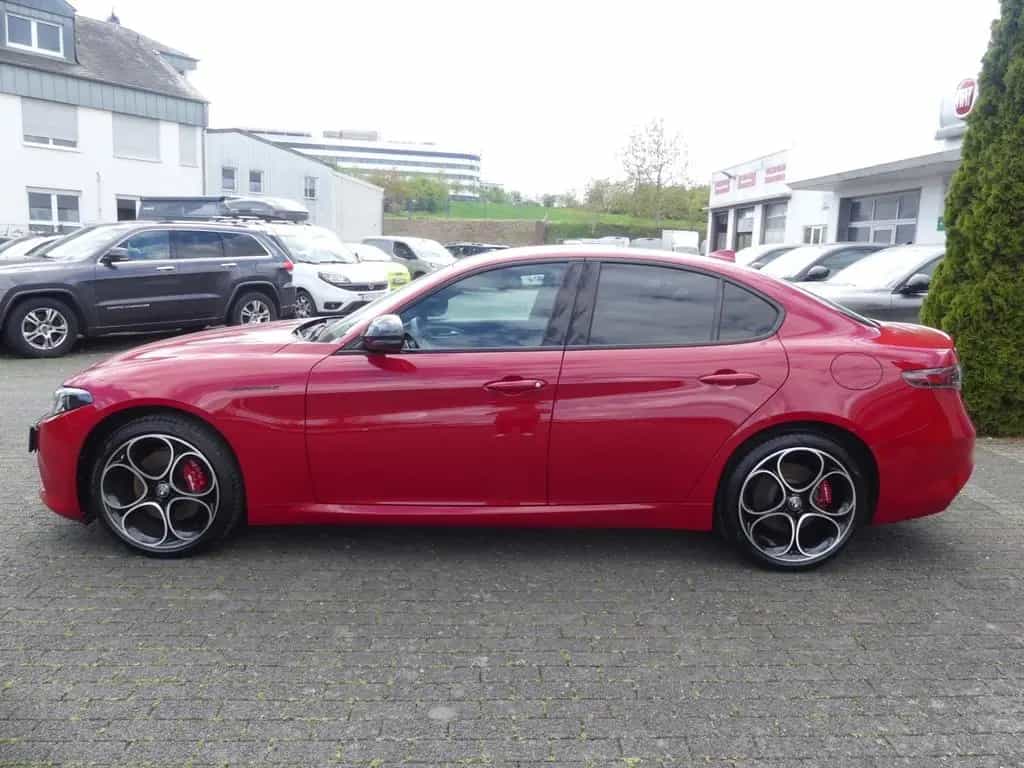 Alfa Romeo Giulia COMPETIZIONE 2.0 TURBO 16V 280 PS AT8 Q4 10/2023-photo-5