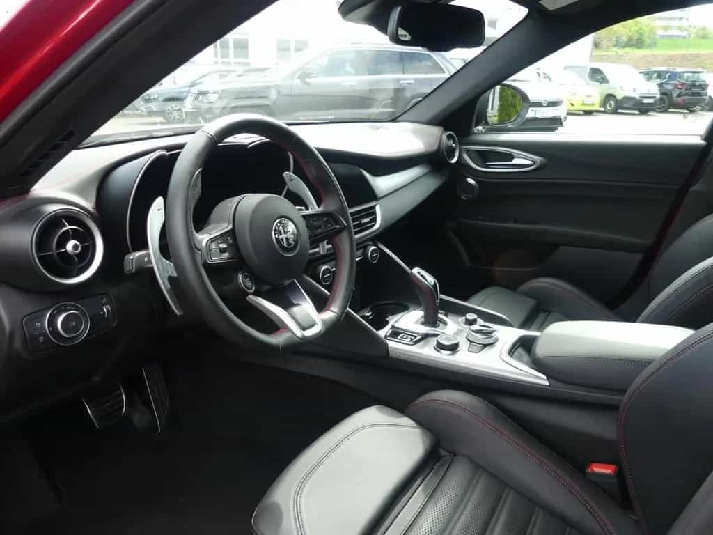 Alfa Romeo Giulia COMPETIZIONE 2.0 TURBO 16V 280 PS AT8 Q4 10/2023-photo-8