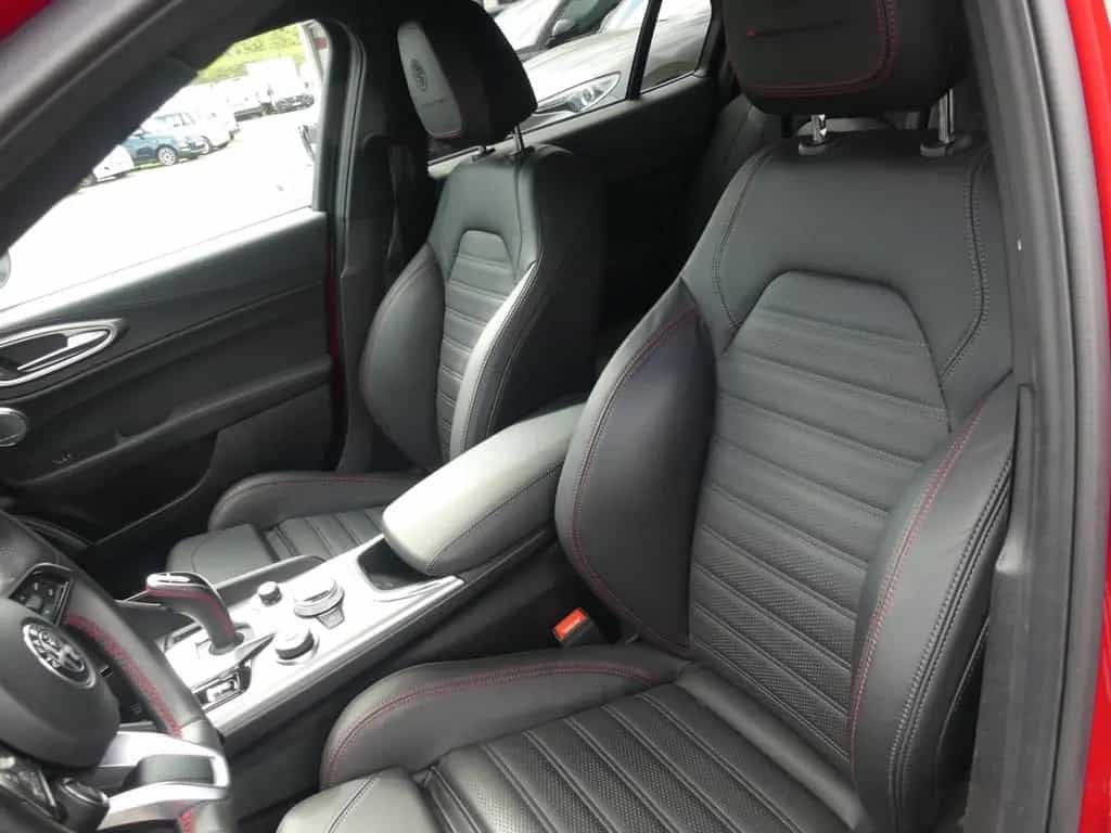 Alfa Romeo Giulia COMPETIZIONE 2.0 TURBO 16V 280 PS AT8 Q4 10/2023-photo-9