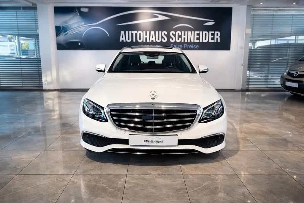 Mercedes-Benz E-Class 200 T-Modell *1.Hd*Erst 61tkm*Navi*360° Kamera 04/2017-photo-0