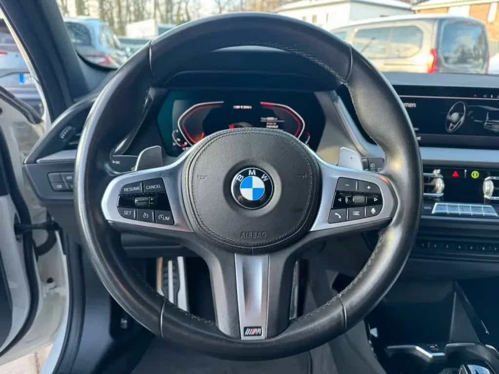 BMW M135 i xDrive 07/2021-photo-12