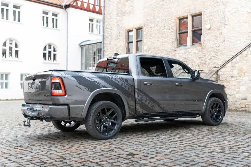 Dodge RAM 5,7L Laramie CC 4X4 360° LED CARPLAY LPG AHK 11/2023-photo-10