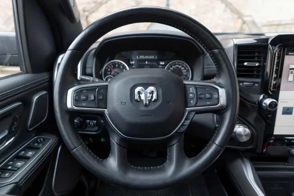 Dodge RAM 5,7L Laramie CC 4X4 360° LED CARPLAY LPG AHK 11/2023-photo-11