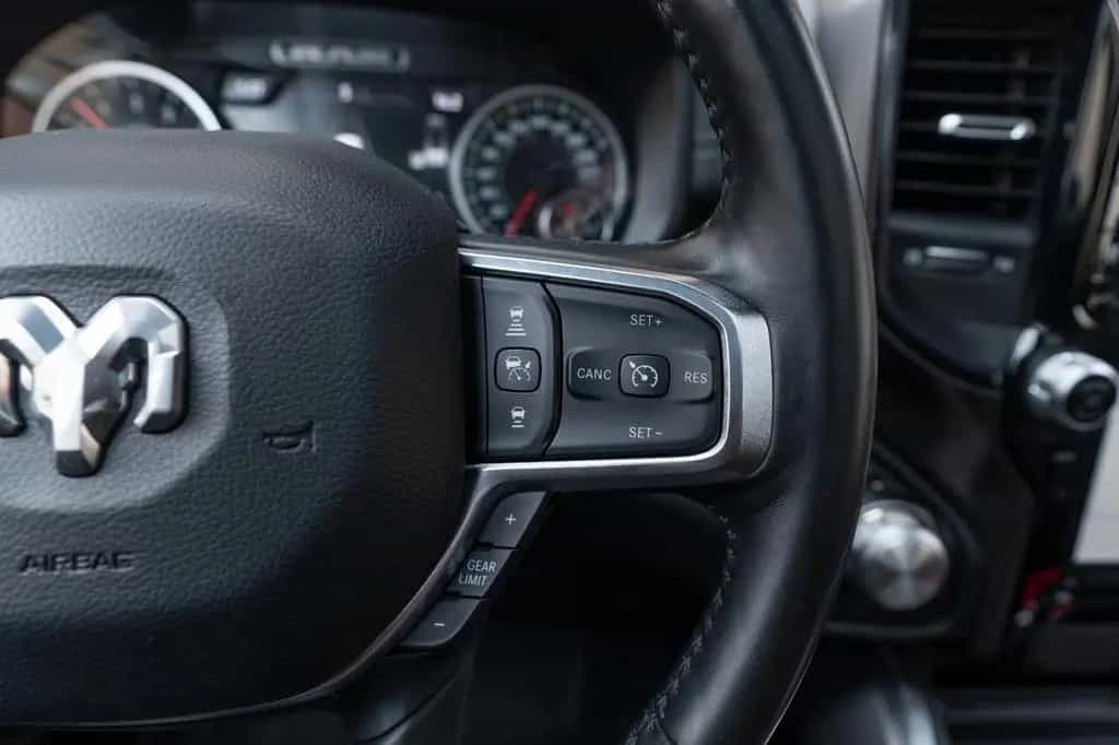 Dodge RAM 5,7L Laramie CC 4X4 360° LED CARPLAY LPG AHK 11/2023-photo-12