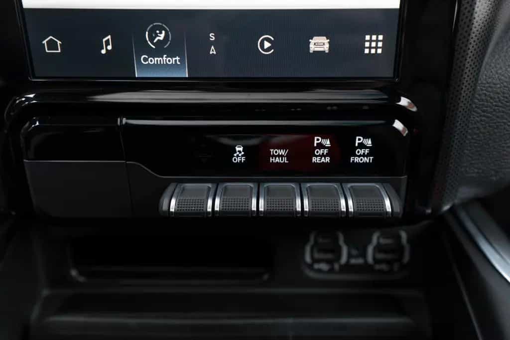 Dodge RAM 5,7L Laramie CC 4X4 360° LED CARPLAY LPG AHK 11/2023-photo-16