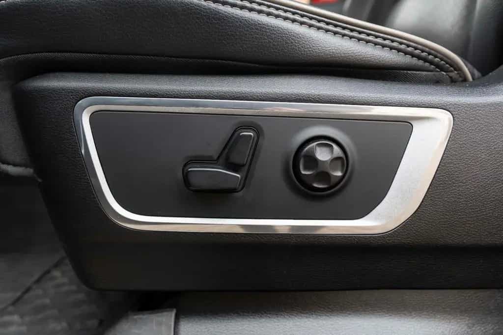 Dodge RAM 5,7L Laramie CC 4X4 360° LED CARPLAY LPG AHK 11/2023-photo-21
