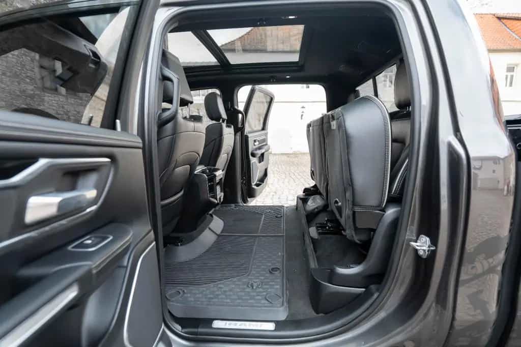 Dodge RAM 5,7L Laramie CC 4X4 360° LED CARPLAY LPG AHK 11/2023-photo-22