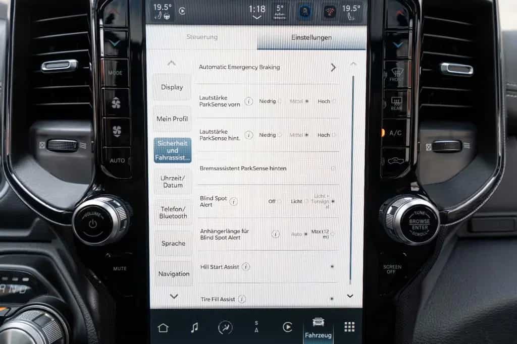 Dodge RAM 5,7L Laramie CC 4X4 360° LED CARPLAY LPG AHK 11/2023-photo-25