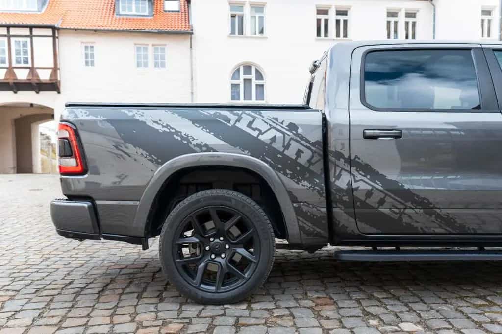 Dodge RAM 5,7L Laramie CC 4X4 360° LED CARPLAY LPG AHK 11/2023-photo-28