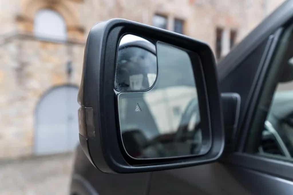 Dodge RAM 5,7L Laramie CC 4X4 360° LED CARPLAY LPG AHK 11/2023-photo-29
