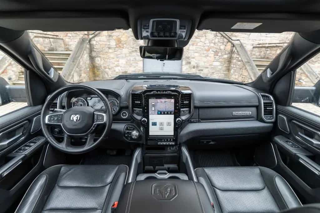 Dodge RAM 5,7L Laramie CC 4X4 360° LED CARPLAY LPG AHK 11/2023-photo-3