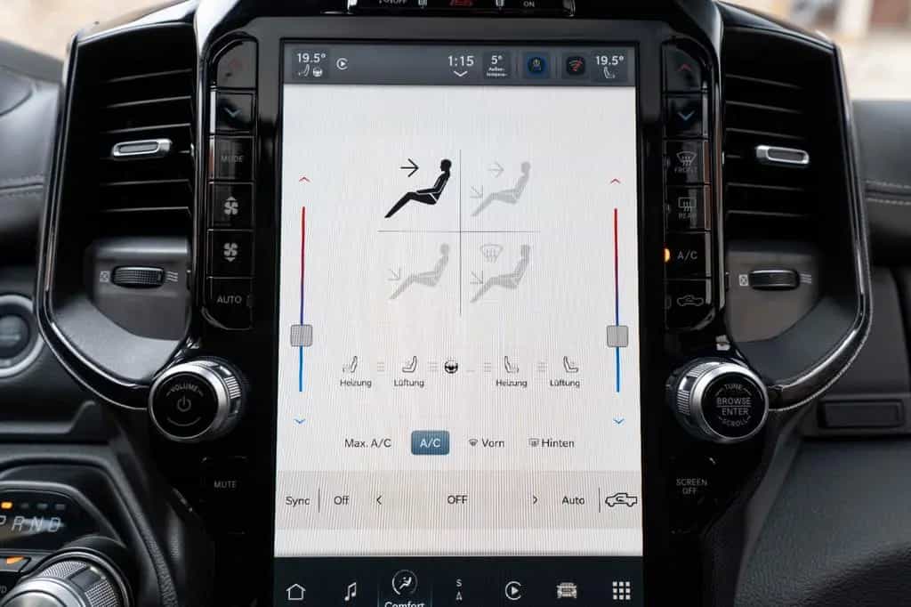 Dodge RAM 5,7L Laramie CC 4X4 360° LED CARPLAY LPG AHK 11/2023-photo-35