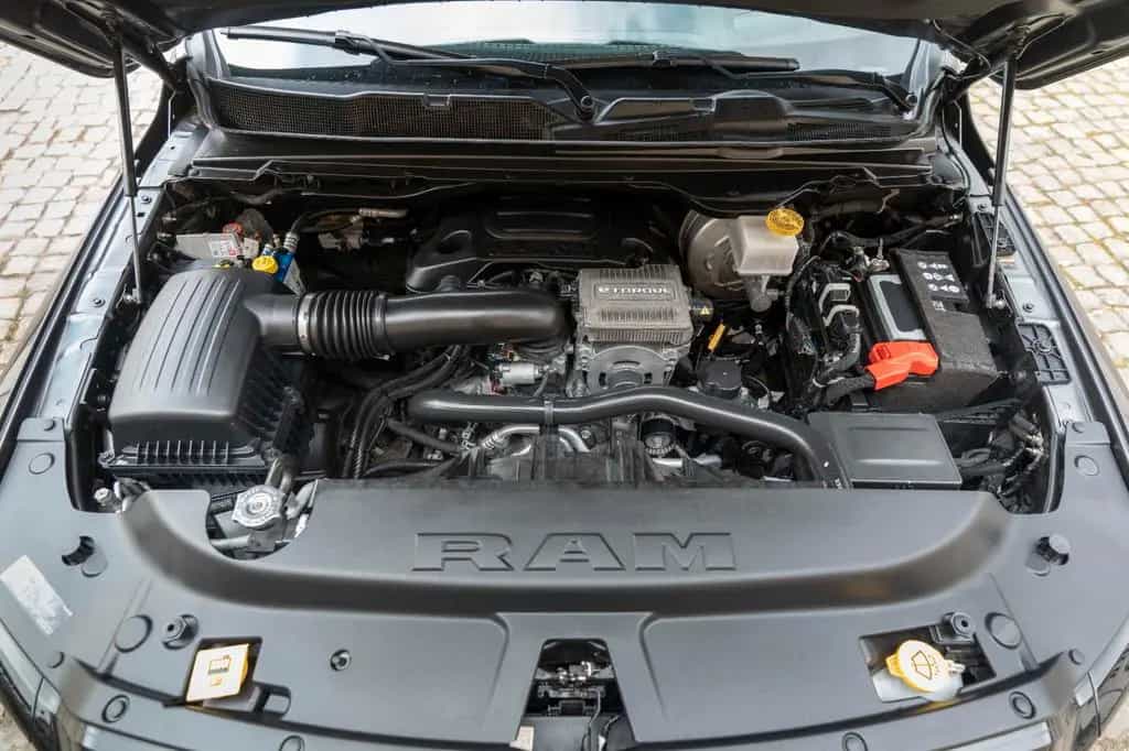 Dodge RAM 5,7L Laramie CC 4X4 360° LED CARPLAY LPG AHK 11/2023-photo-38