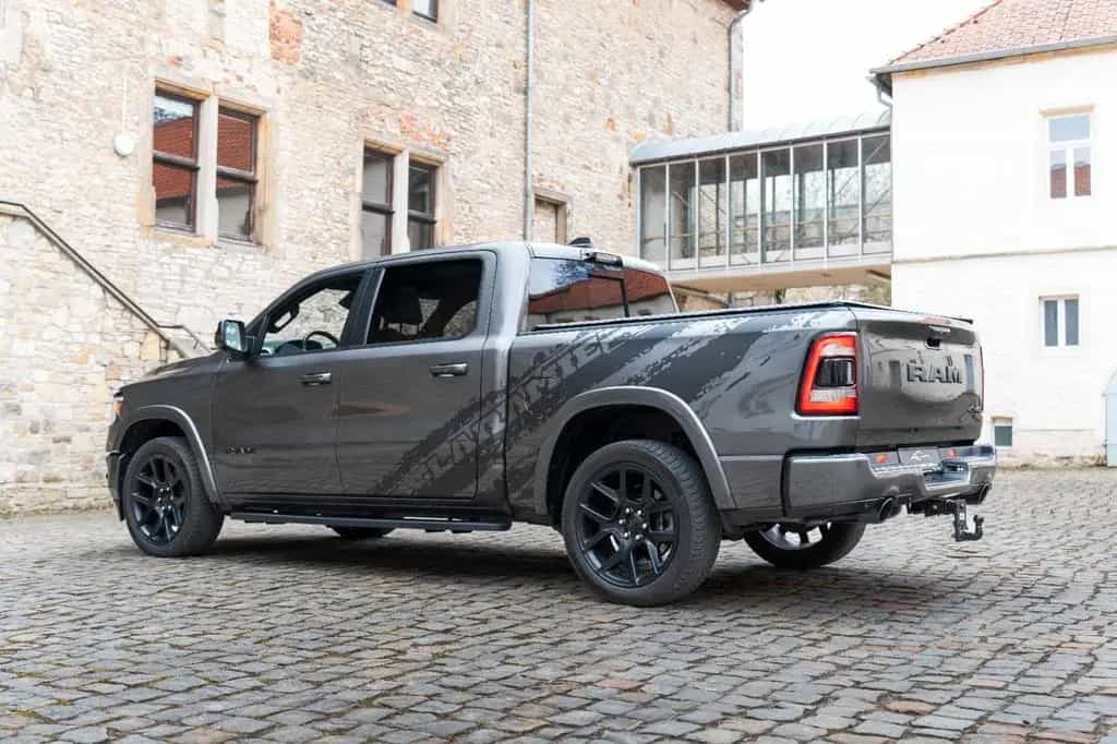 Dodge RAM 5,7L Laramie CC 4X4 360° LED CARPLAY LPG AHK 11/2023-photo-8