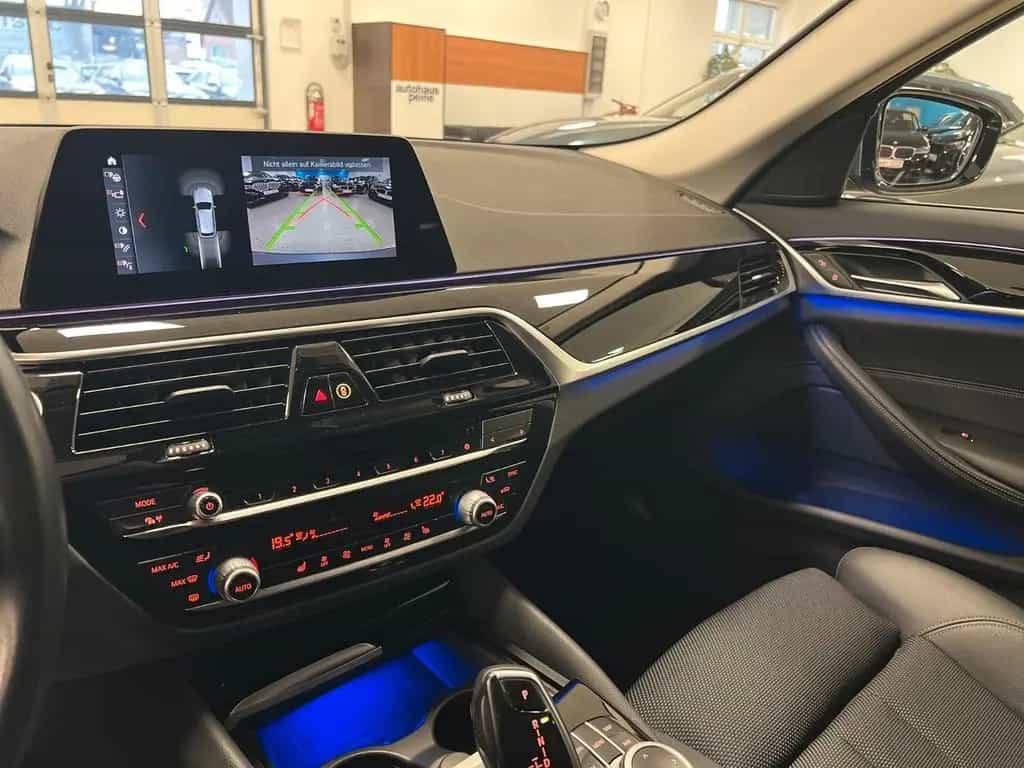 BMW 5 Series 520d xDrive Sport Line LC+/ParkAssist/DA+/Hi-Fi 08/2020-photo-19