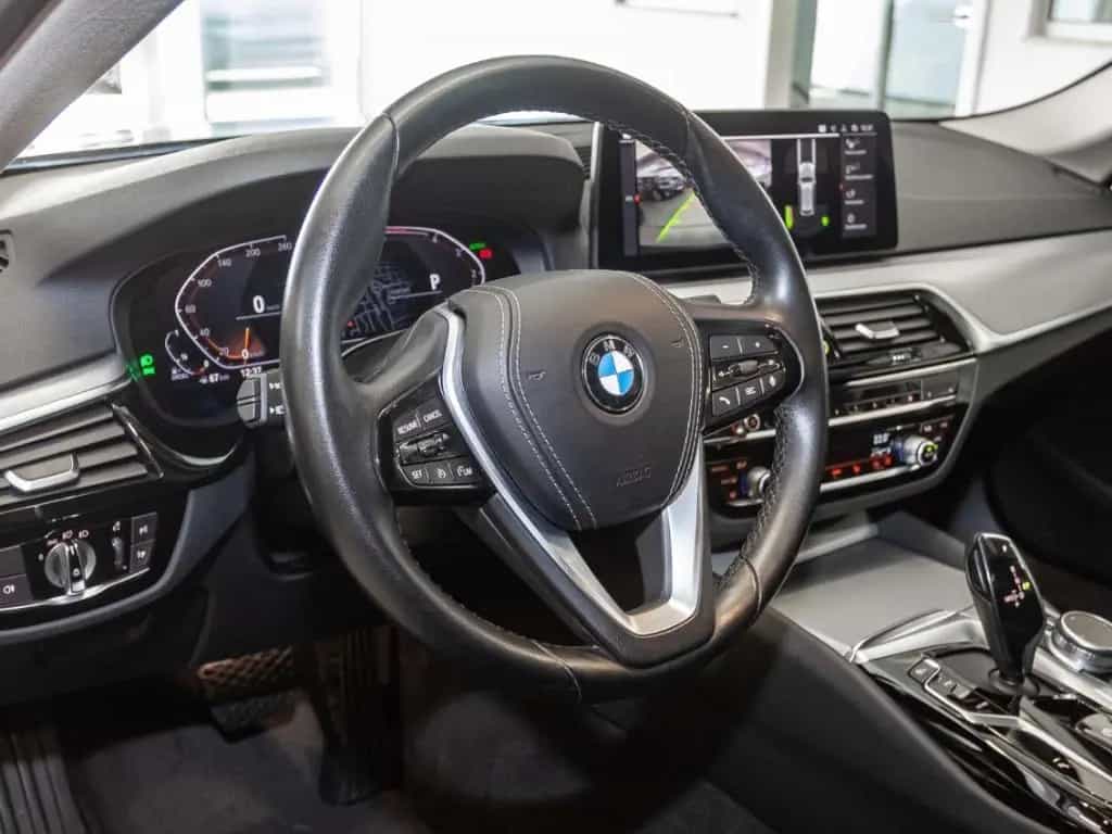 BMW 520 dTour.+AHK+Panorama+Navi+LED+RFK+eSitze+PDCv 08/2021-photo-7