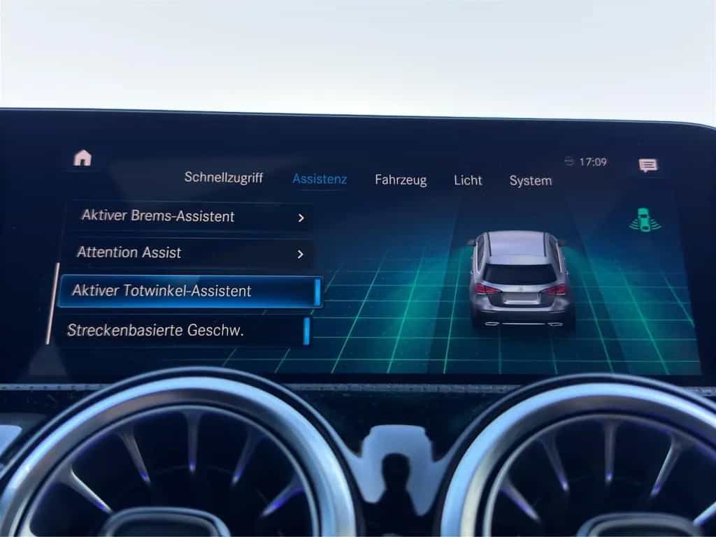 Mercedes-Benz A-Class 200 AMG-Line Pano*Night*360*Ambi*App*Distronic 10/2022-photo-19