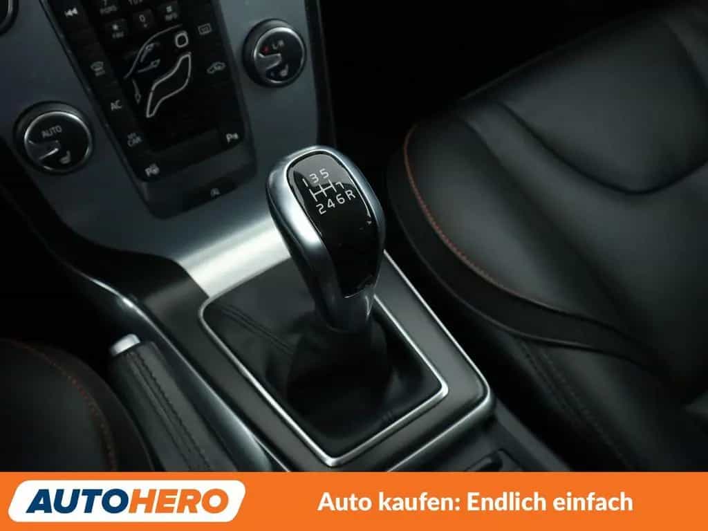Volvo V40 2.0 D4 Ocean Race *NAVI*TEMPO*PDC*SHZ* 06/2015-photo-23