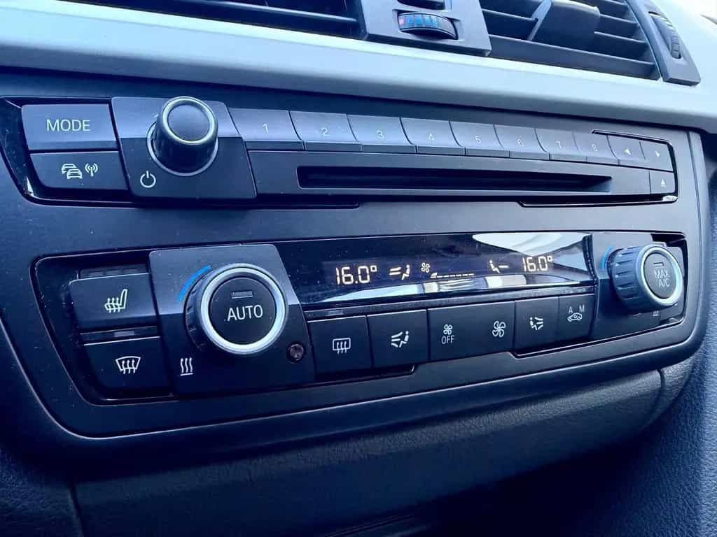 BMW 3 Series 318d Gran Turismo /NAVI/CAM/AHK/GARANTIE 03/2016-photo-18